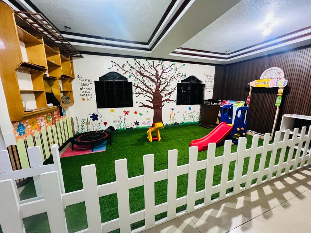 Indoor play yard